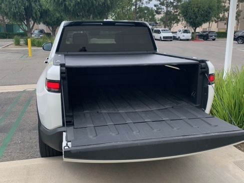 Used 2022 Rivian R1T Launch Edition image 2