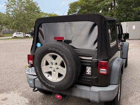 Used 2013 Jeep Wrangler Unlimited Sport AWD/4WD image 5