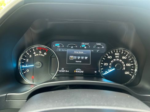 Used 2018 Ford F150 Lariat w/ Equipment Group 502A Luxury image 16