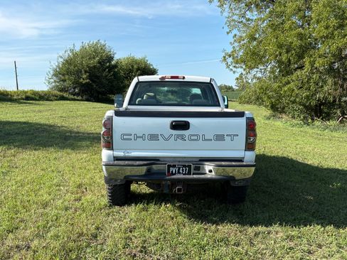 Used 2007 Chevrolet Silverado 2500 LS w/ Heavy-Duty Power Package AWD/4WD image 6