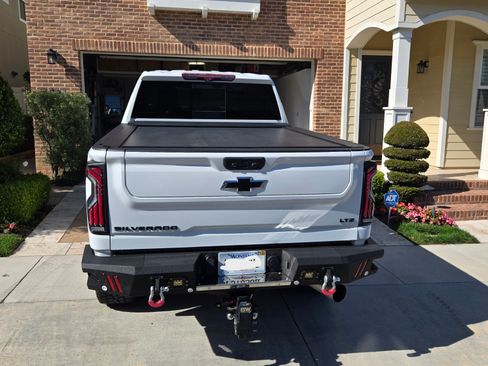 Used 2022 Chevrolet Silverado 2500 LTZ w/ LTZ Plus Package AWD/4WD image 9