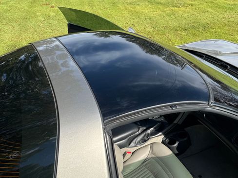 Used 2001 Chevrolet Corvette Coupe w/ Preferred Equipment Group2 image 19