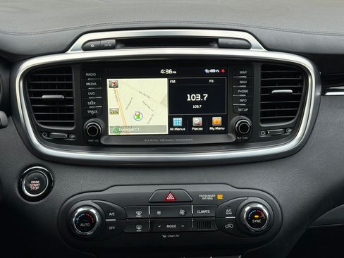 Used 2018 Kia Sorento SX image 10