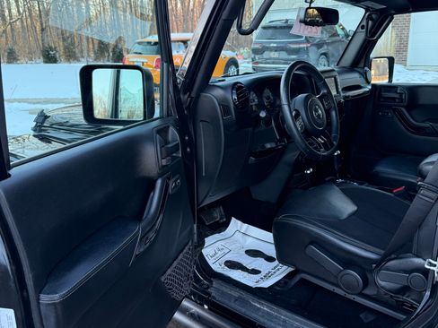 Used 2017 Jeep Wrangler Unlimited Sahara image 5