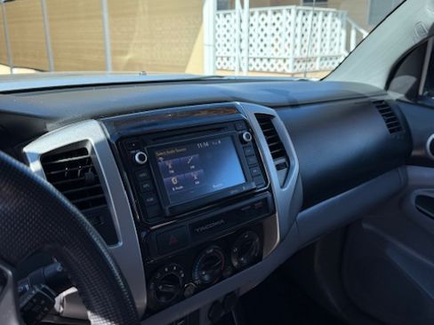 Used 2015 Toyota Tacoma PreRunner image 8