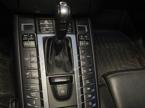 Used 2018 Porsche Macan GTS image 12