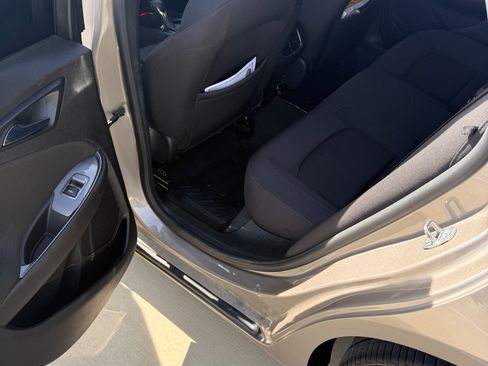 Used 2022 Chevrolet Malibu LT FWD image 11