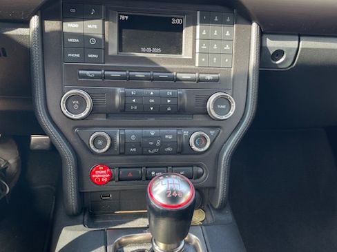 Used 2016 Ford Mustang Shelby GT350 w/ Track Package image 19