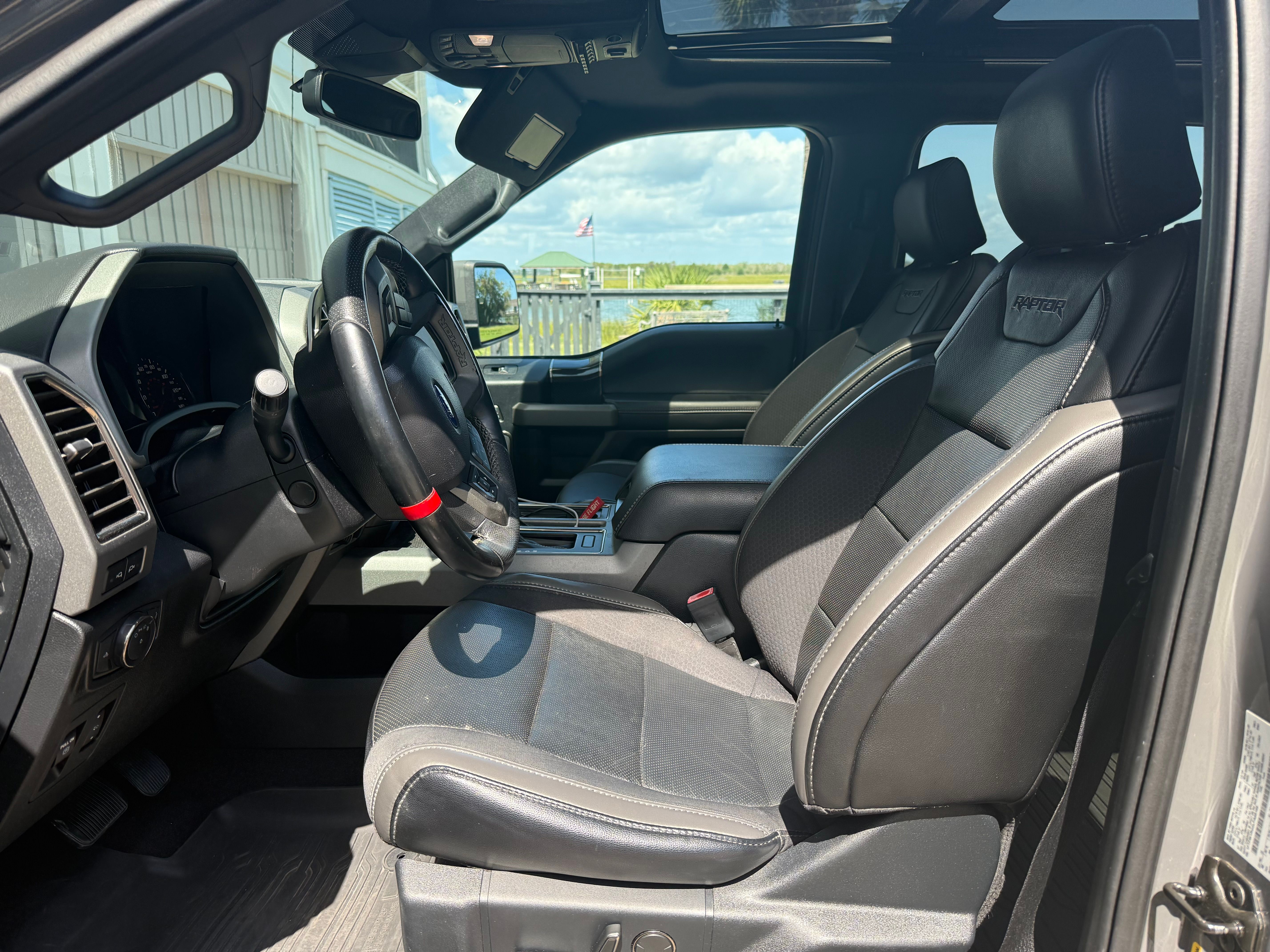 Used 2020 Ford F150 Raptor w/ Equipment Group 802A Luxury AWD/4WD image 17