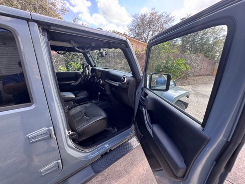 Used 2014 Jeep Wrangler Unlimited Sahara w/ Max Tow Package image 15