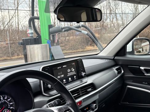 Used 2020 Kia Telluride S w/ S 8 Passenger Seating Package image 15