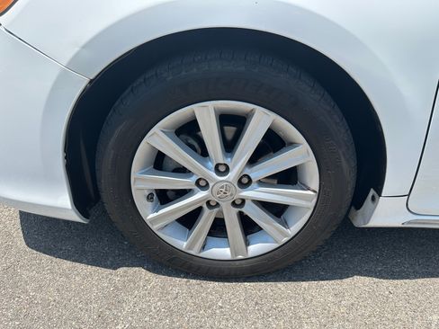 Used 2012 Toyota Camry XLE FWD image 13
