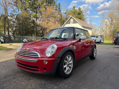 Used 2004 MINI Cooper Hardtop image 1