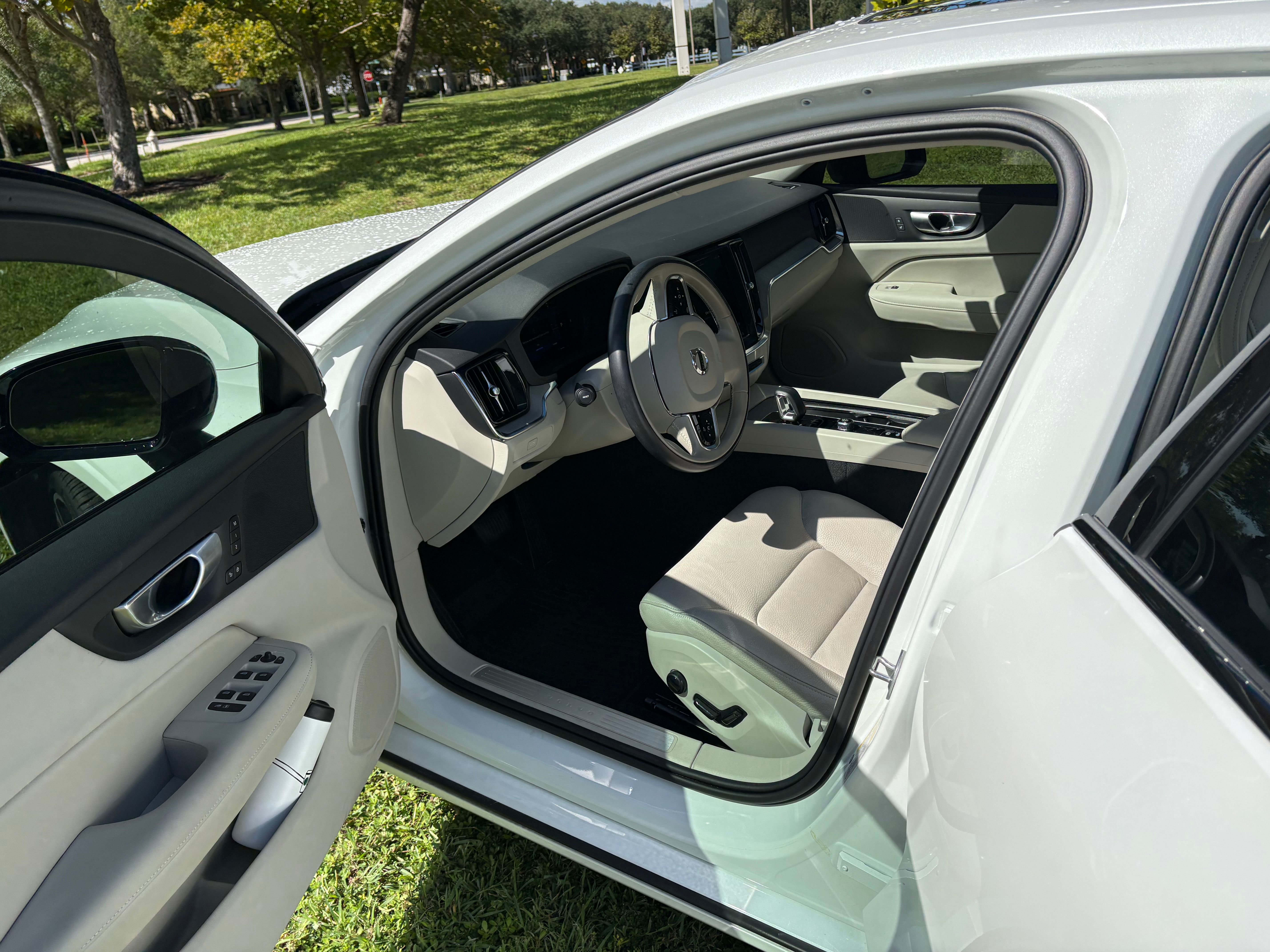 Used 2024 Volvo S60 B5 Plus w/ Protection Package Premier AWD/4WD image 9
