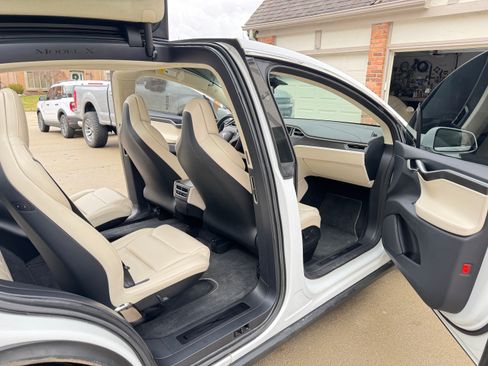 Used 2018 Tesla Model X 100D image 9