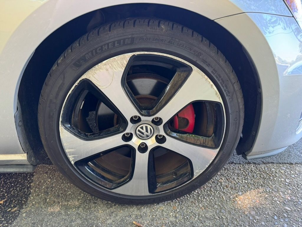 Used 2015 Volkswagen GTI SE FWD image 20