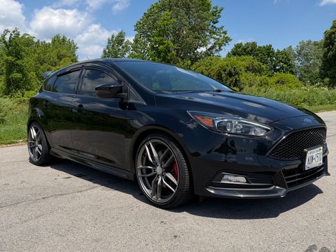 Used 2018 Ford Focus ST w/ Equipment Group 401A FWD image 1