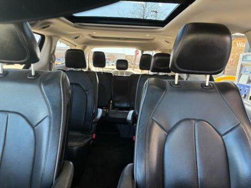 Used 2019 Chrysler Pacifica Limited image 14
