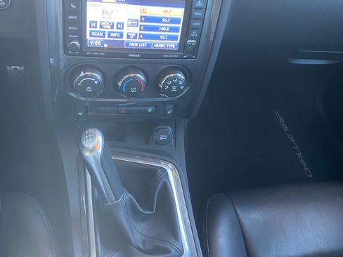 Used 2010 Dodge Challenger R/T RWD image 8