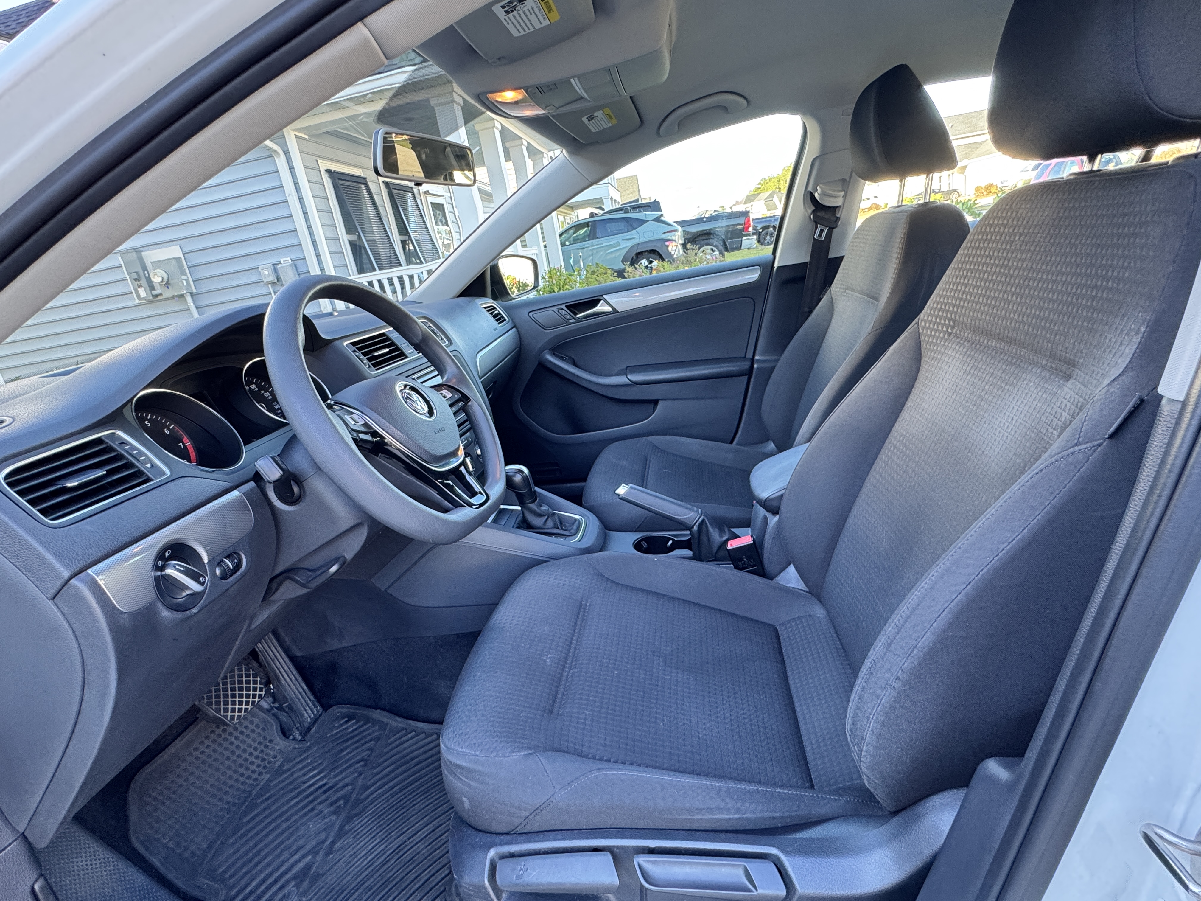 Used 2016 Volkswagen Jetta SE FWD image 12
