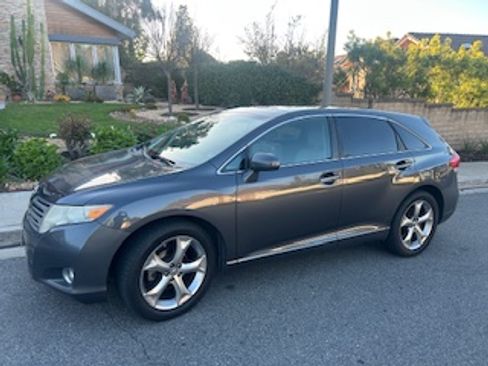 Used 2010 Toyota Venza image 1