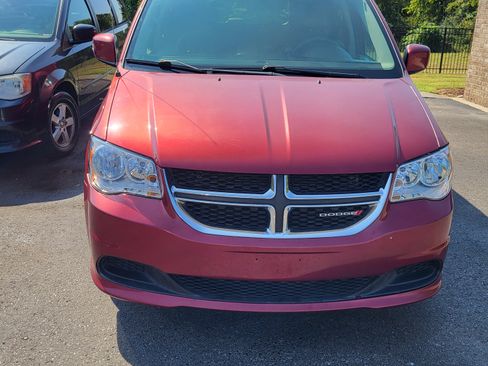 Used 2014 Dodge Grand Caravan SXT FWD image 1