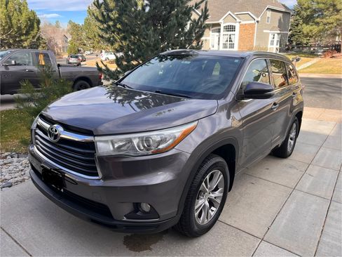 Used 2015 Toyota Highlander XLE image 1