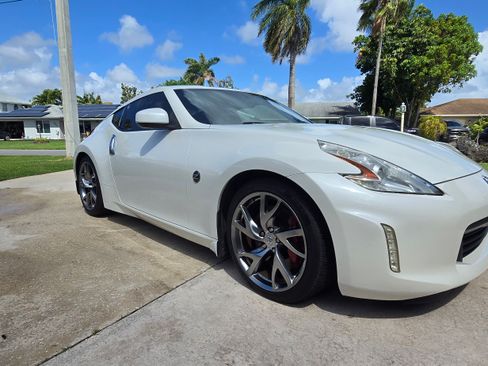 Used 2014 Nissan 370Z Touring w/ Sport Package image 10