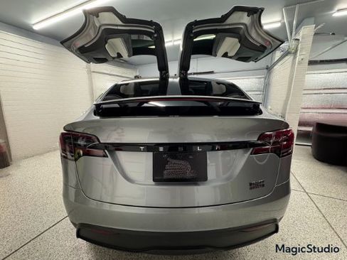 Used 2024 Tesla Model X Plaid image 13