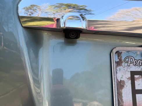 Used 2011 Toyota Camry XLE w/ SE/XLE Extra-Value Pkg image 10