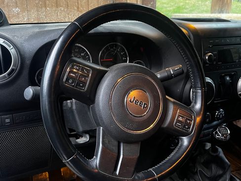 Used 2013 Jeep Wrangler Rubicon w/ PWR Convenience Group AWD/4WD image 12
