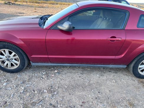 Used 2007 Ford Mustang Premium RWD image 2