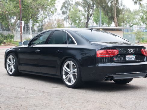 Used 2014 Audi S8 image 1