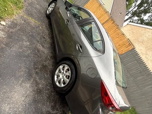 Used 2018 MAZDA MAZDA3 Sport FWD image 2