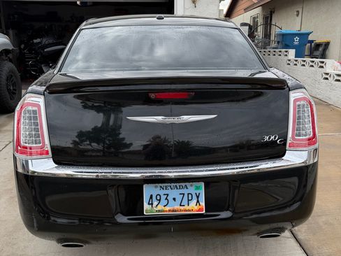 Used 2014 Chrysler 300 C image 5