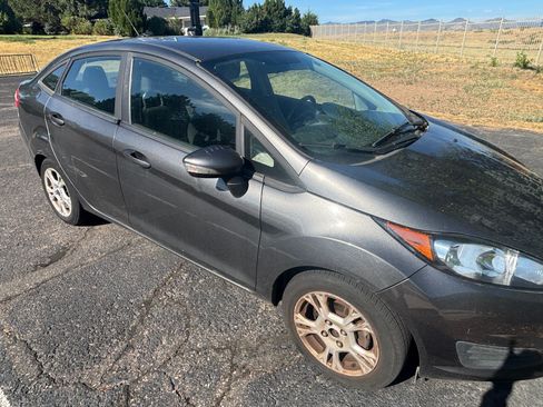 Used 2016 Ford Fiesta SE w/ Cold Weather Package FWD image 3