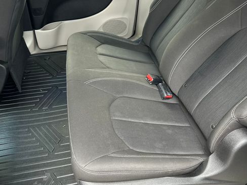 Used 2020 Chrysler Voyager L FWD image 20