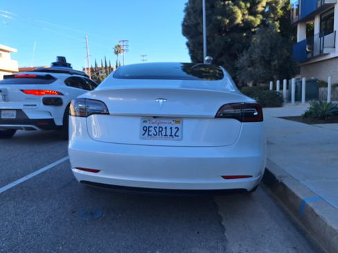 Used 2023 Tesla Model 3 Standard Range image 8