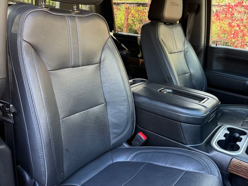 Used 2022 Chevrolet Silverado 2500 High Country w/ Z71 Off-Road Package image 9