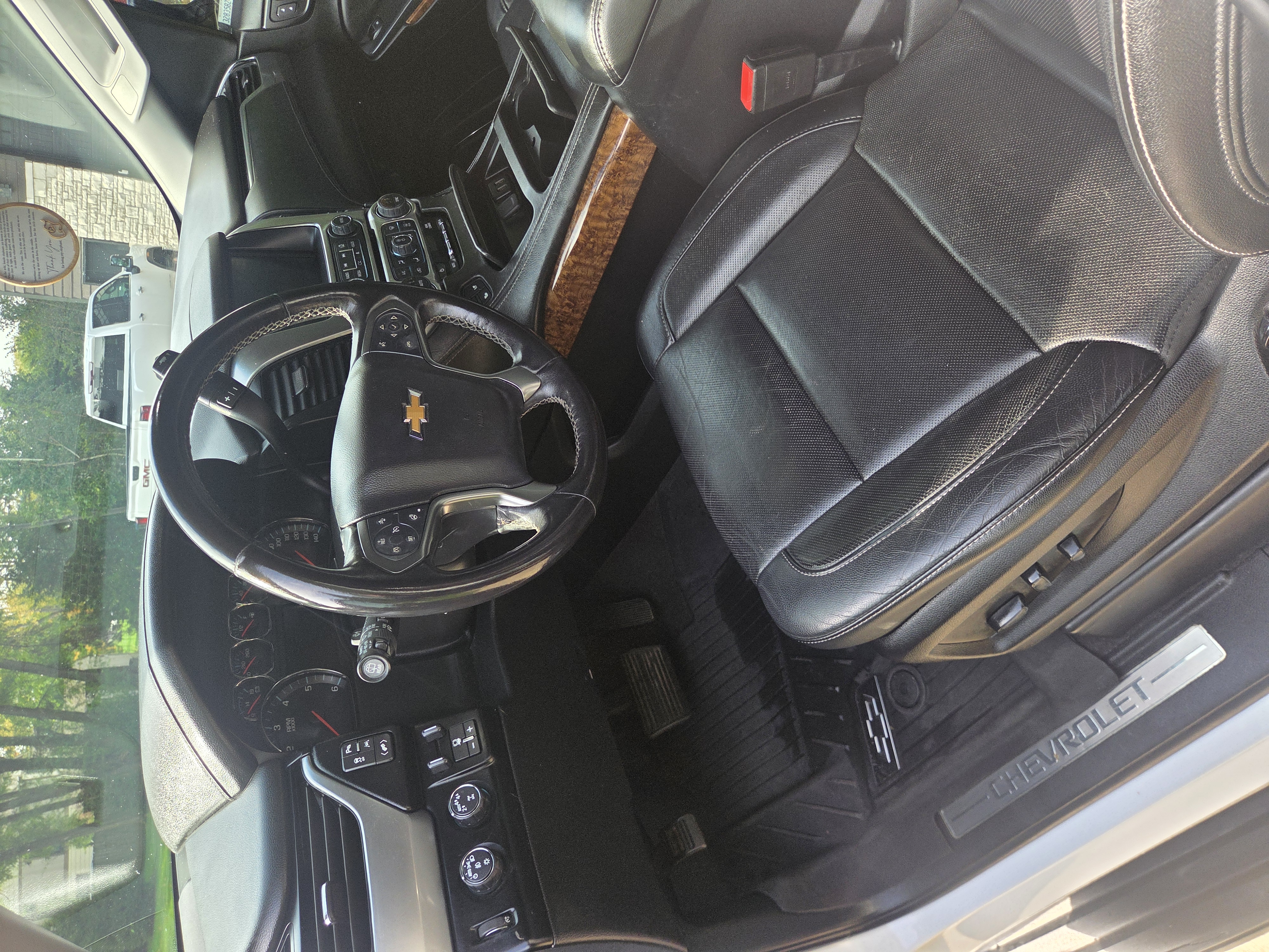 Used 2020 Chevrolet Suburban Premier AWD/4WD image 11