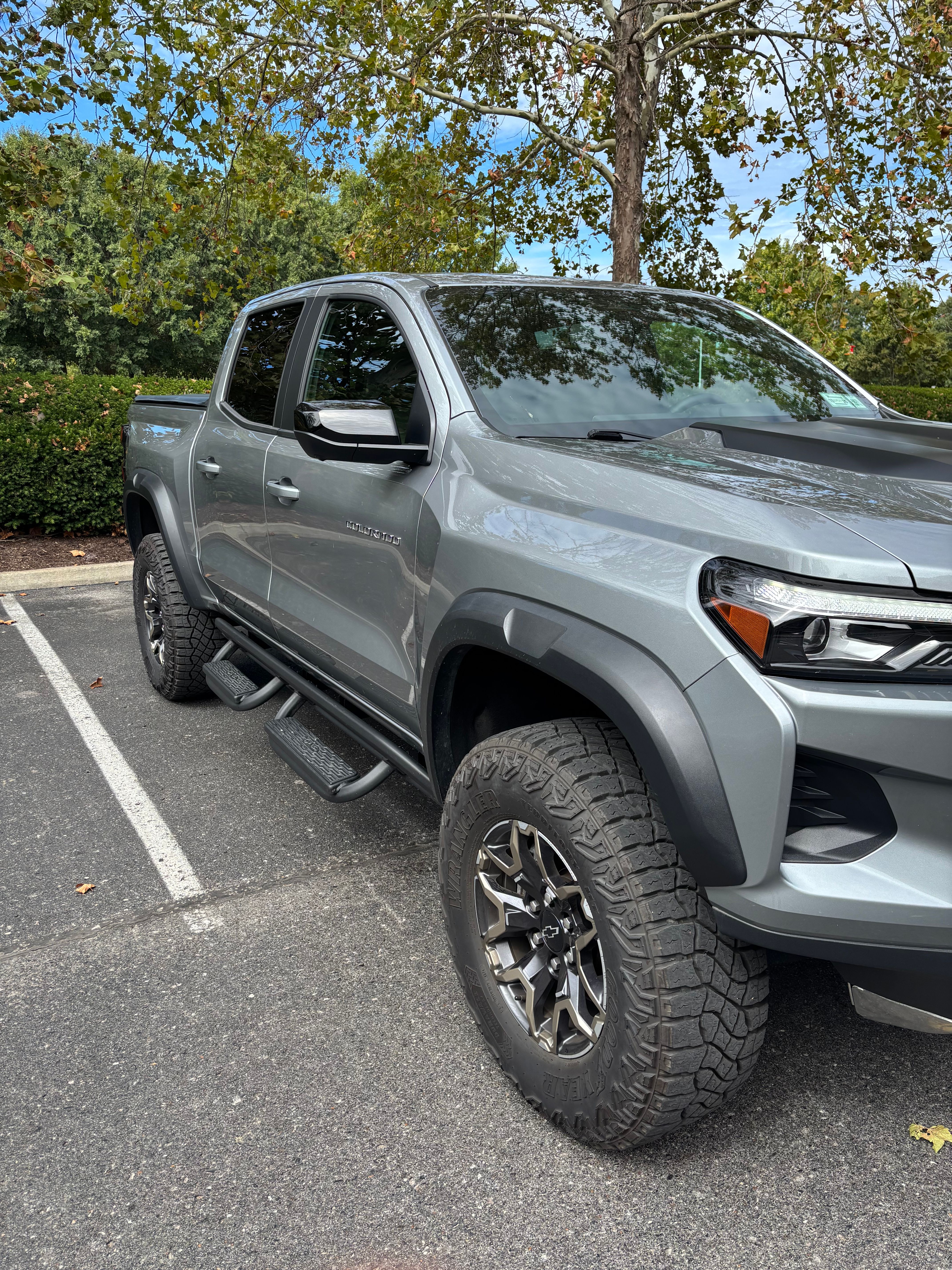 Used 2025 Chevrolet Colorado ZR2 w/ Technology Package AWD/4WD image 4