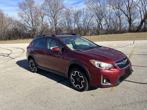 Used 2017 Subaru Crosstrek 2.0i Premium w/ Moonroof Package AWD/4WD image 2