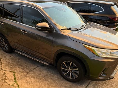 Used 2018 Toyota Highlander XLE FWD image 12