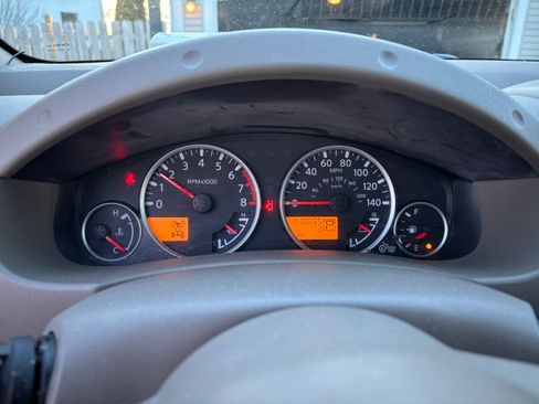 Used 2012 Nissan Frontier SL w/ Moonroof Pkg image 9