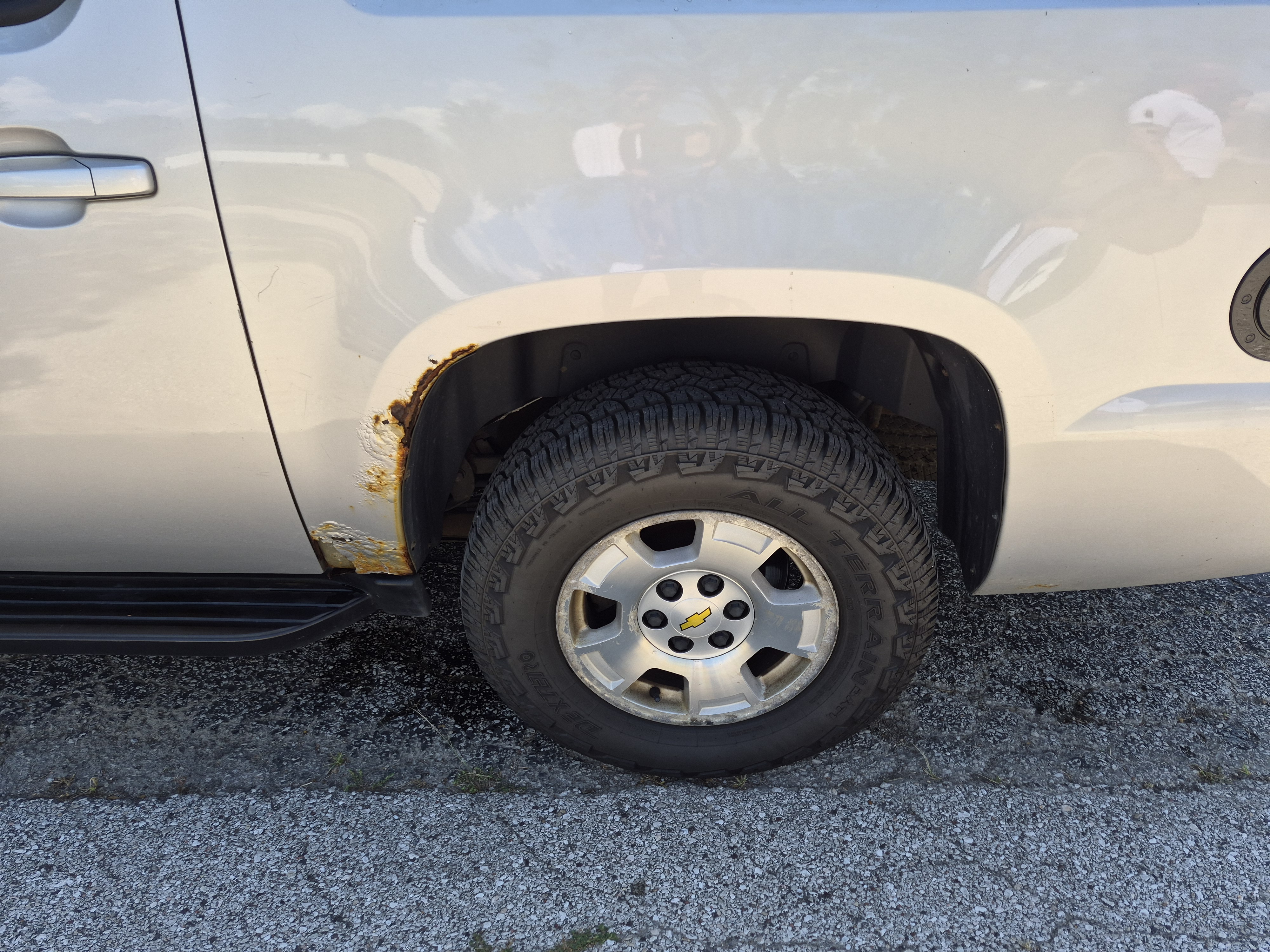 Used 2010 Chevrolet Avalanche LS w/ Interior Plus Package AWD/4WD image 5