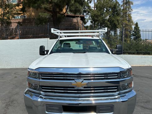 Used 2016 Chevrolet Silverado 2500 W/T RWD image 2