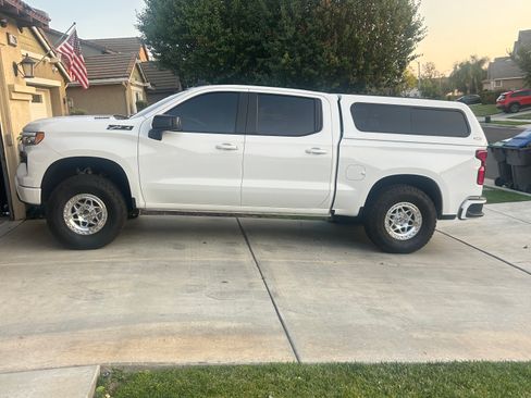 Used 2023 Chevrolet Silverado 1500 RST image 2