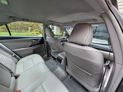 Used 2016 Toyota Camry XLE image 10