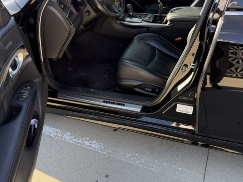 Used 2012 INFINITI M35 w/ Deluxe Touring Pkg image 6