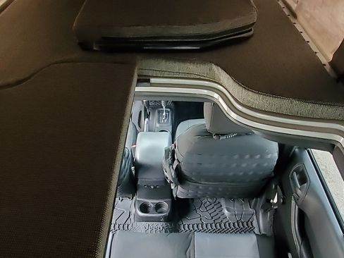 Used 2015 Jeep Wrangler Unlimited Sport image 8